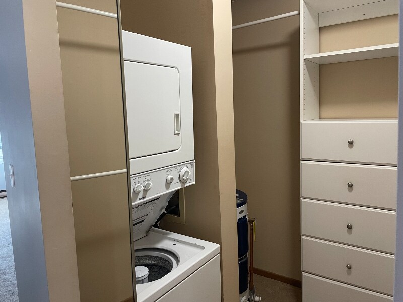 Building Photo - 2160 Ridge Dr