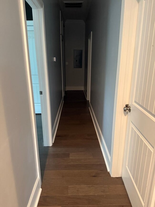 Building Photo - Beautiful 3 Bedroom