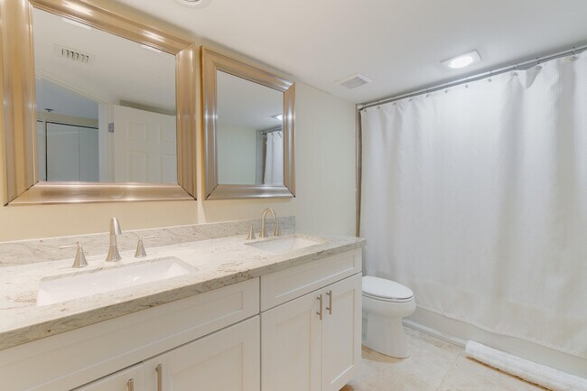Building Photo - 2565 S Ocean Blvd