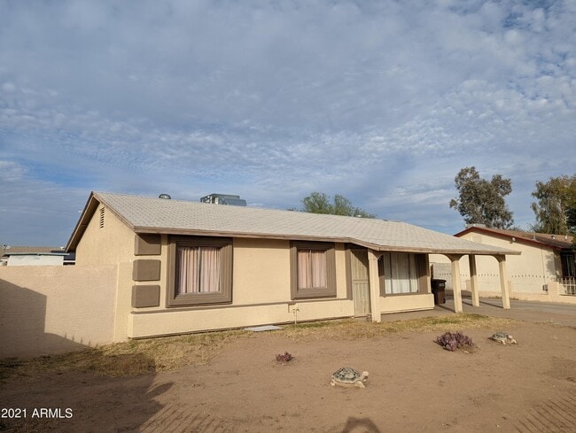 Building Photo - 8822 W Sahuaro Dr