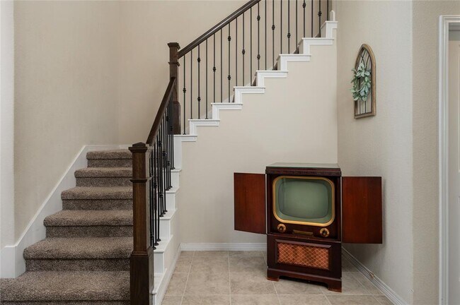Building Photo - 136 Ravello St