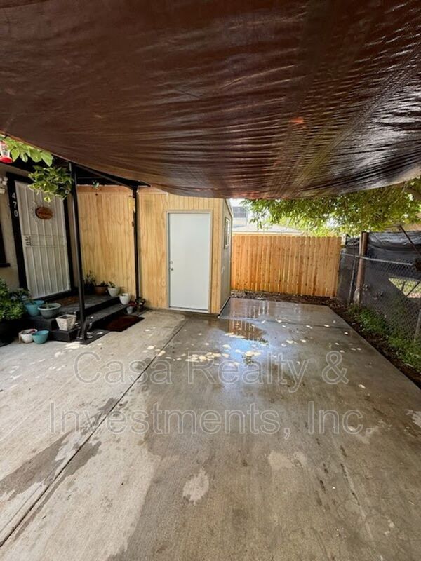 Building Photo - 470 W Pinedale Ave