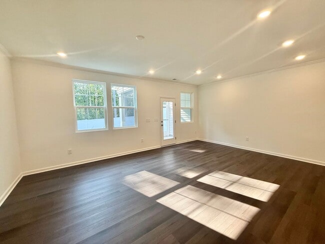 Building Photo - 132 Tree Moss Ct