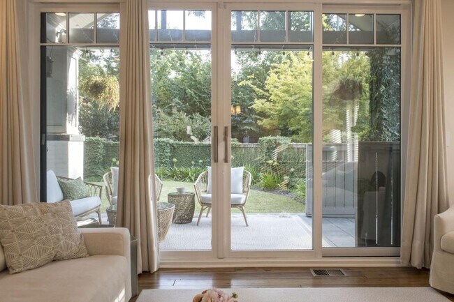 Building Photo - 801 Durant Pl NE