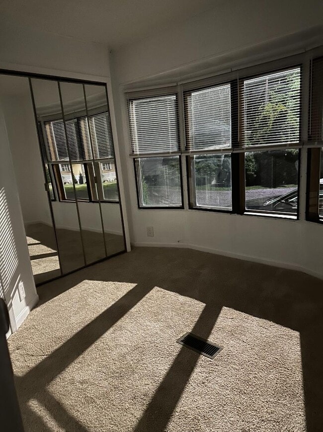 Building Photo - 11285 E Pleasant Lake Rd