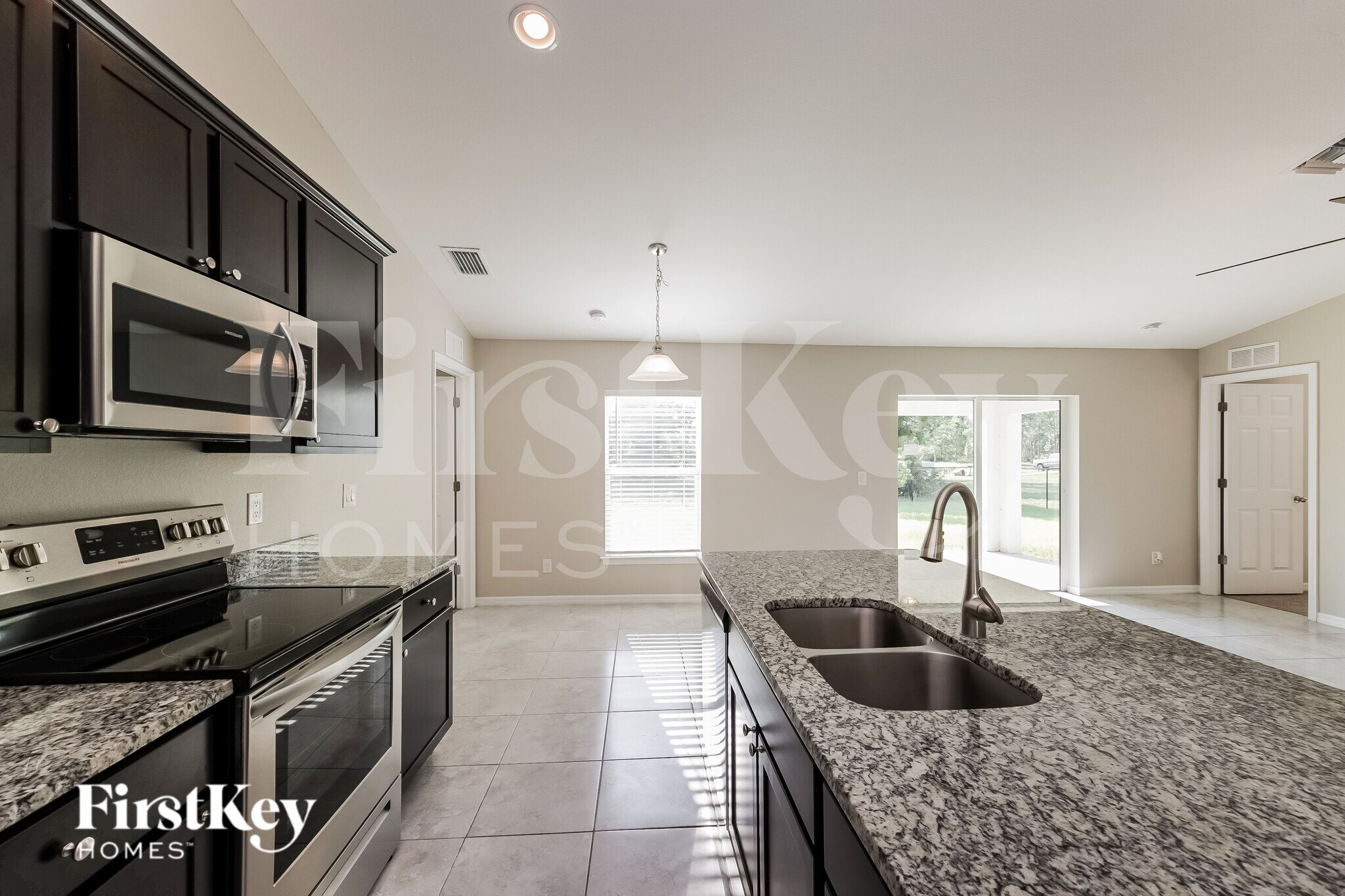 Building Photo - 2828 NW 27th Pl