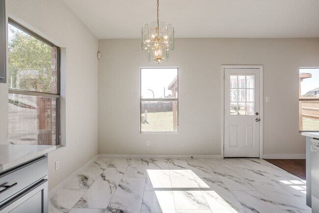 Building Photo - Spacious 4 Bed- 2.5 Bath Rental in the Des...