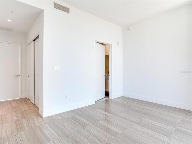 Building Photo - 2912 W Santiago St