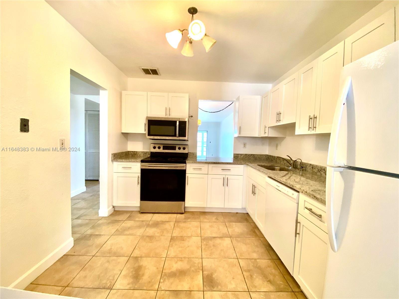 Building Photo - 2500 SW 81st Ave