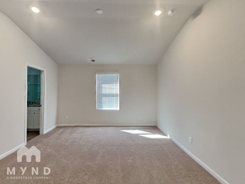 Building Photo - 415 Ivy Bank Dr