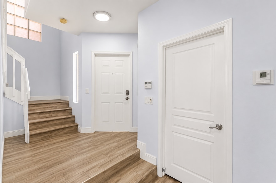 Building Photo - 5477 Queenship Ct