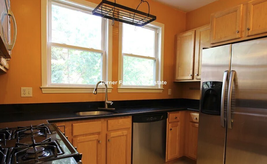 Building Photo - 84 Line St