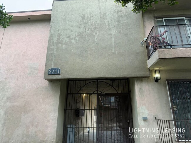 Building Photo - Stylish 1-Bedroom in North Hollywood