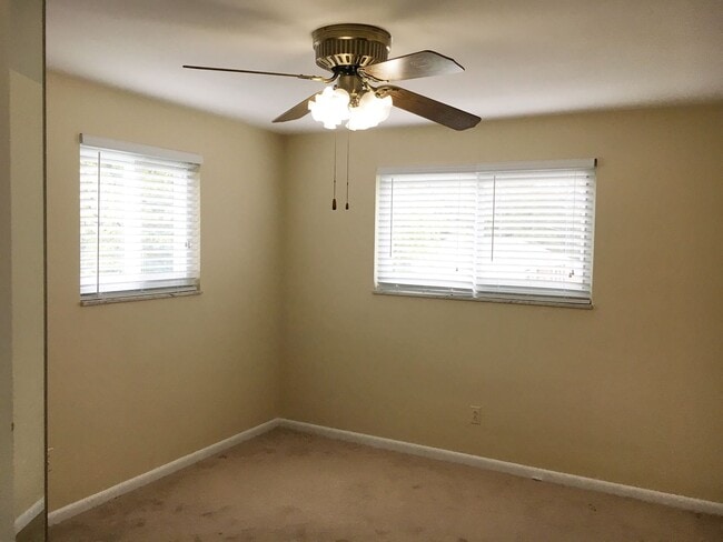Building Photo - Charming 3-Bedroom Pittsburgh Home with Fireplace, Balcony & Garage Parking
