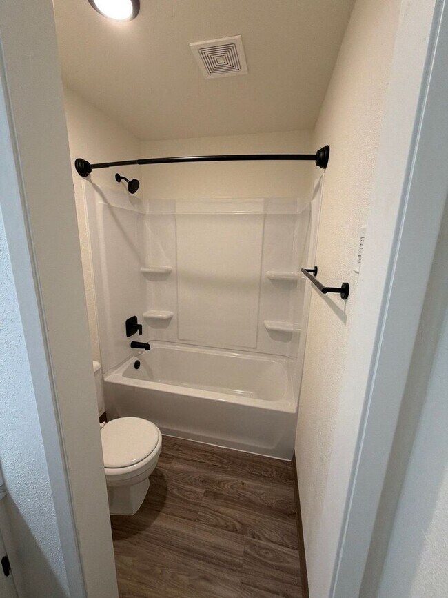 Building Photo - 1040 Lamplite Ln