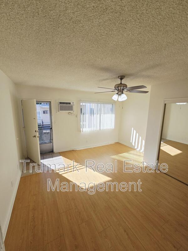 Building Photo - 345 E Tujunga Ave