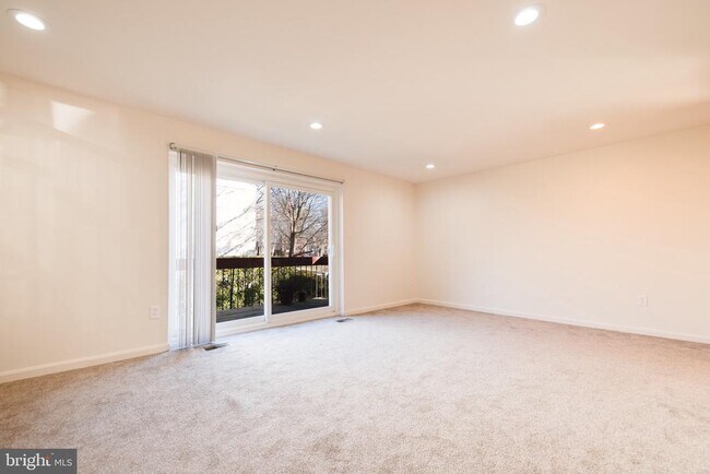 Building Photo - 10742 Cordage Walk