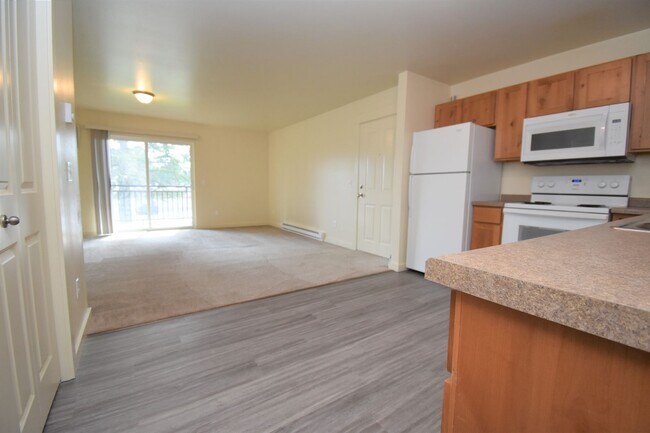 Building Photo - Centrally Located Second Floor 2b w/ Priva...