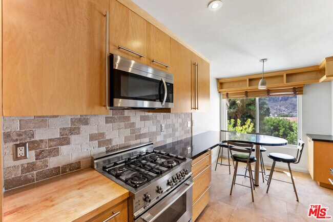 Building Photo - 17087 Palisades Cir