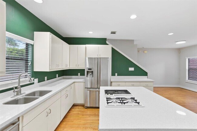 Building Photo - 1604 Reinerman St