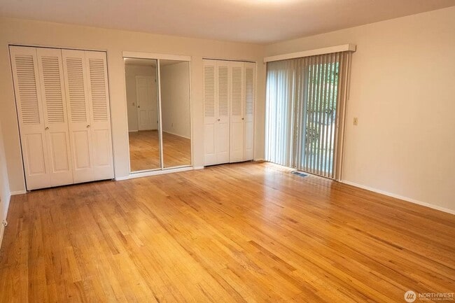 Building Photo - 3bd/2.25ba Bellevue Home