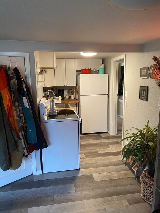 Building Photo - 1129 Pleasant Ave