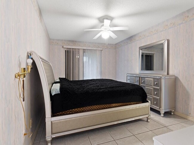 Building Photo - 1607 Laurel Leaf Ln