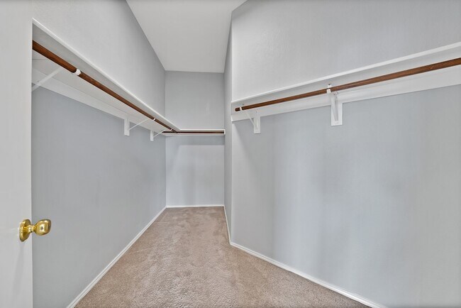 Building Photo - 137 Heritage Dr