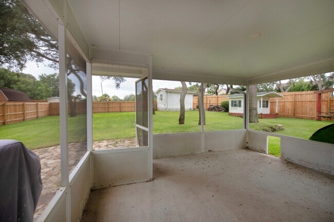 Building Photo - 20 Dogwood Ln