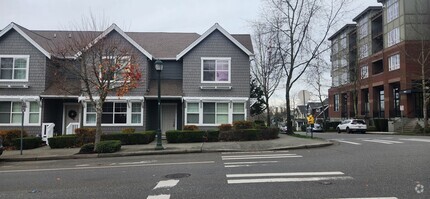 Building Photo - 3 Bed / 2 Bath Issaquah Highlands Townhome...