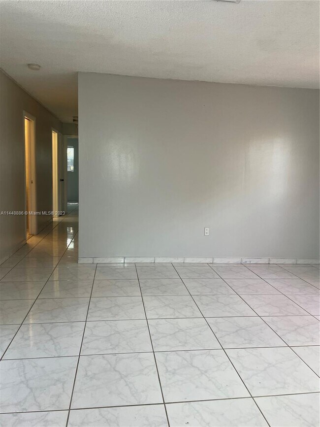 Building Photo - 5636 SW 40th St