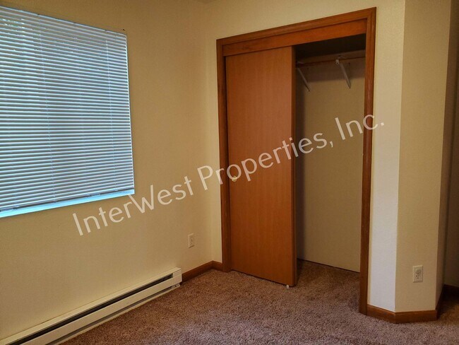 Building Photo - 2622 SE 84th Ave
