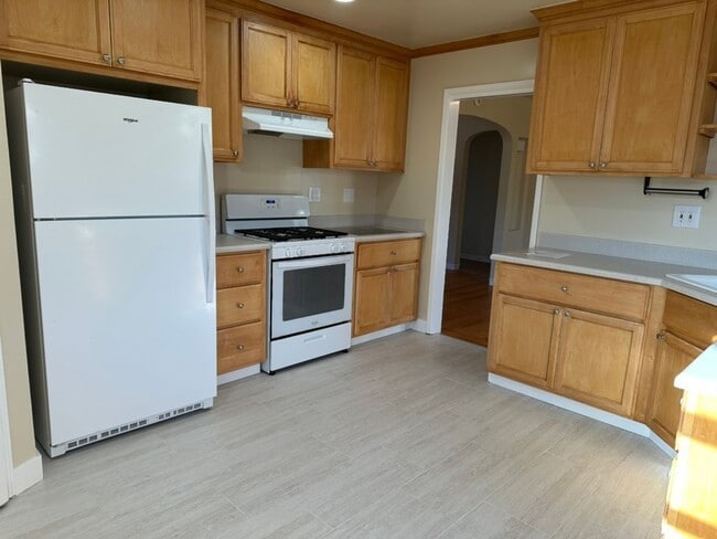 Building Photo - Epic REA - Great Home w/2 BR/1 BA Plus Bonus Loft in Mills Park Neighborhood