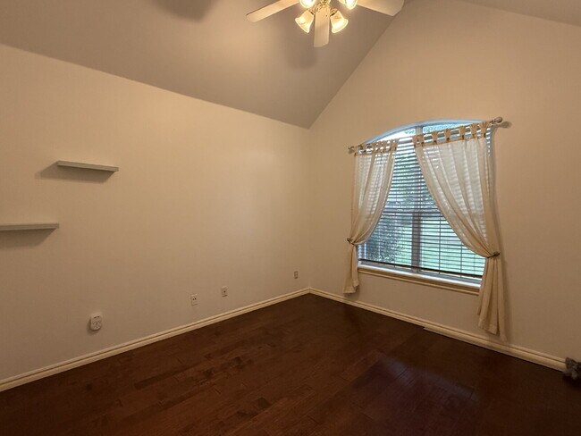 Building Photo - 4-bedroom property in a fantastic North Edmond