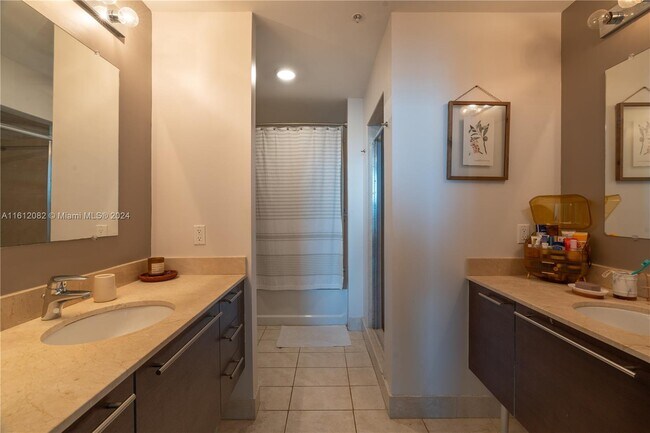 Building Photo - 1900 N Bayshore Dr