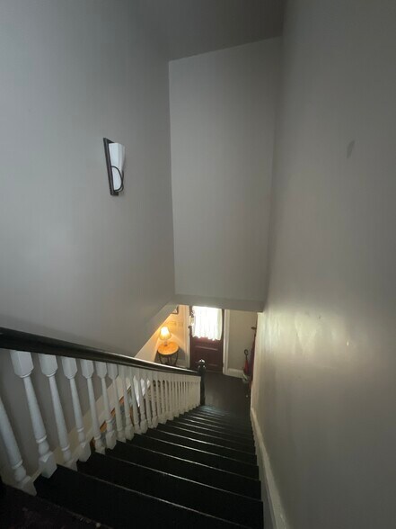 Building Photo - 133 Nelson Ave