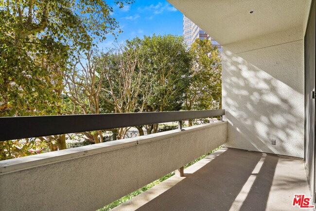 Building Photo - 2102 Century Park Ln