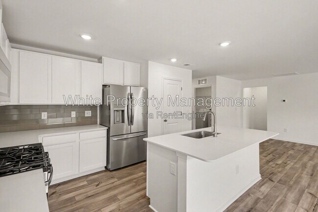 Building Photo - 313 W 18th St