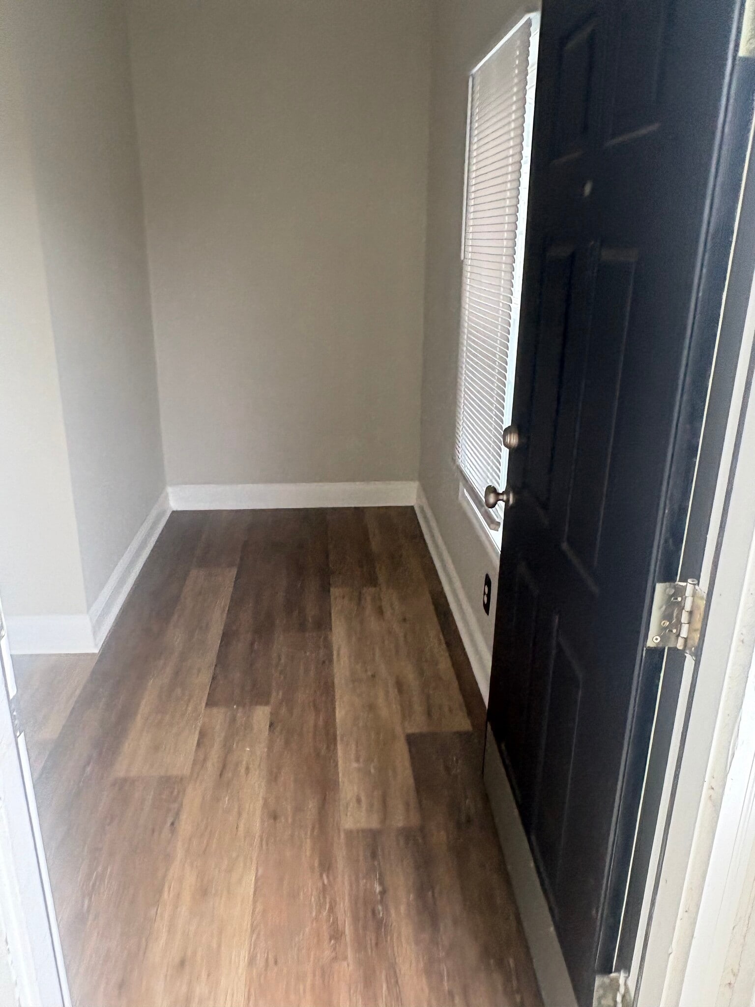 Front door entrance - 4643 Vendue Range Dr