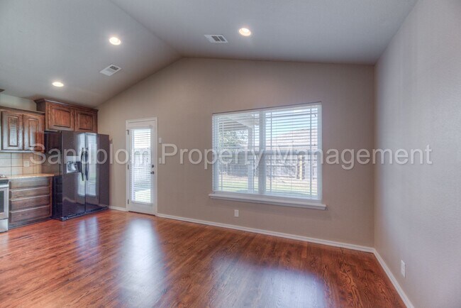 Building Photo - FOR LEASE | Jenks | 4 Bed, 2.5 Bath | $184...