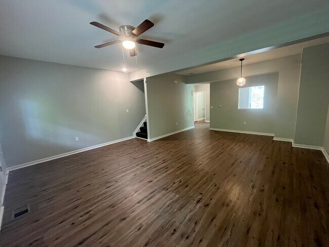 Building Photo - 3-Bedroom Townhome Covington