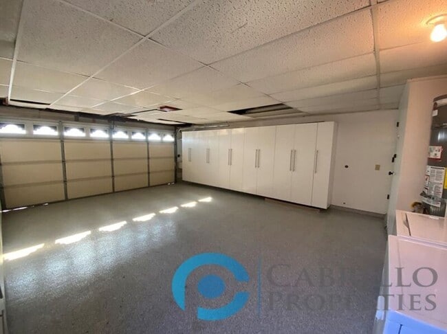 Building Photo - 3076 Governor Dr