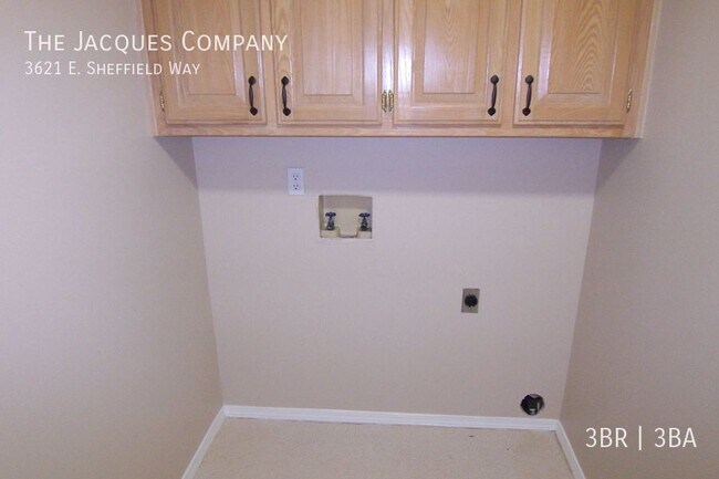 Building Photo - 3621 E Sheffield Way