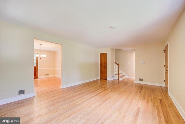 Building Photo - 6717 44th Ave