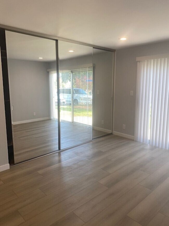 Building Photo - Beautiful fully remodeled 2 bedroom 1.5 bath in Laguna Hills
