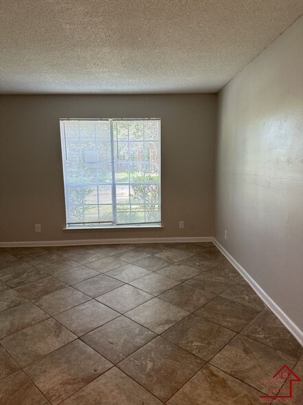 Building Photo - 4142 Willard Dr