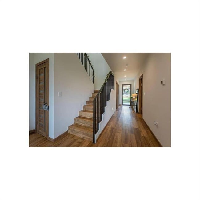 Building Photo - 2103 Crazyhorse Pass