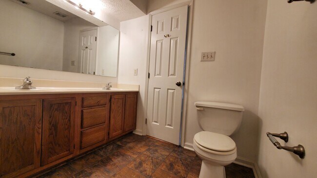 Building Photo - 2823 Franzia Dr