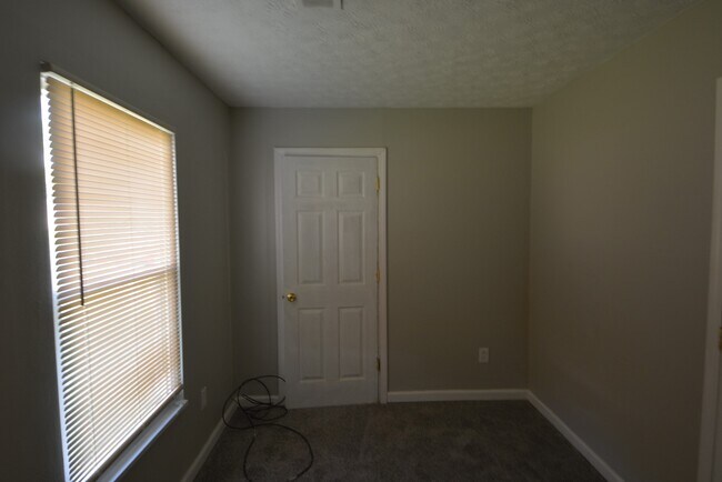 Building Photo - 10032 Regency Ct