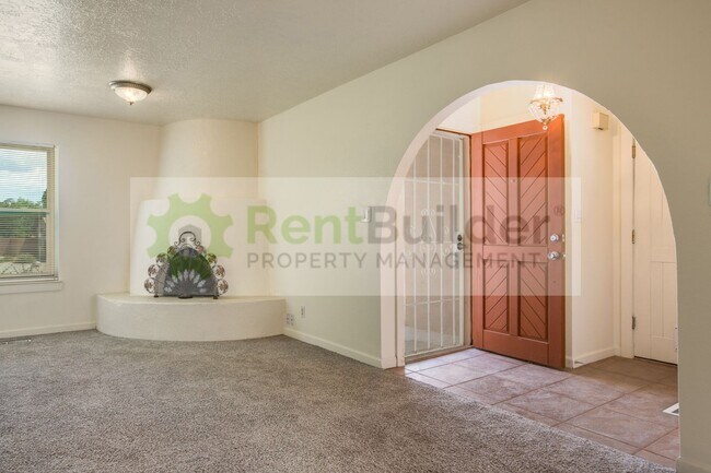 Building Photo - 10101 La Paz Dr